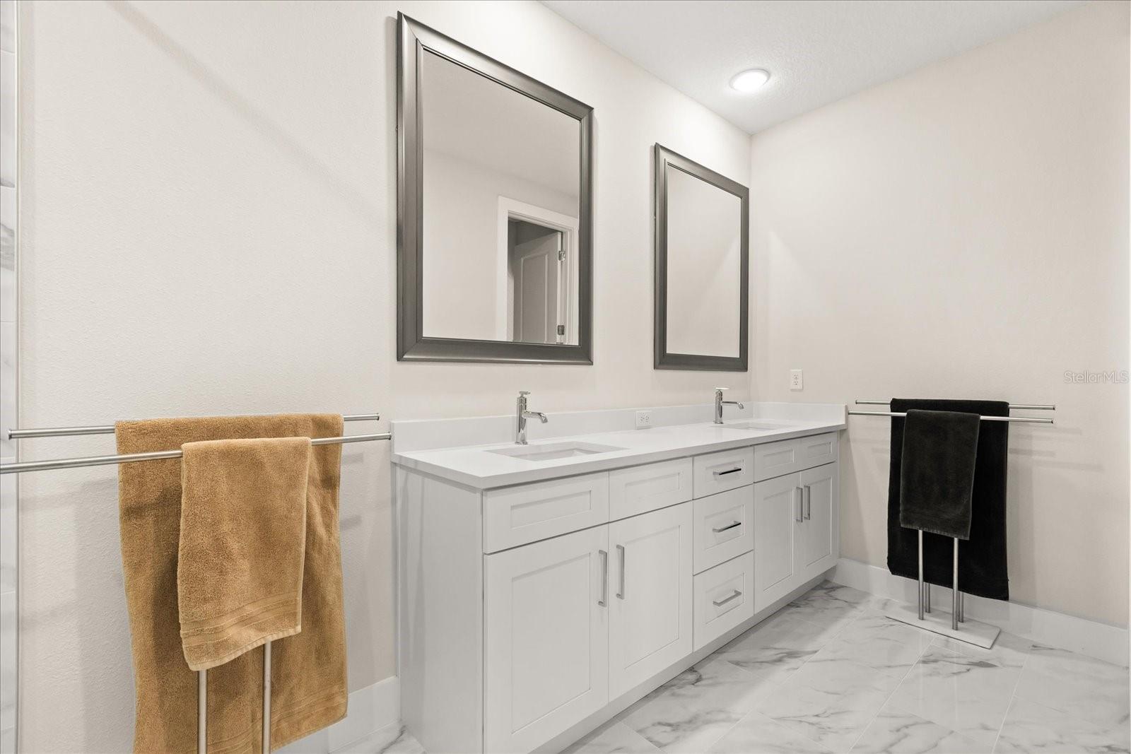 Image 28 of 57 For 16009 Vetta Drive