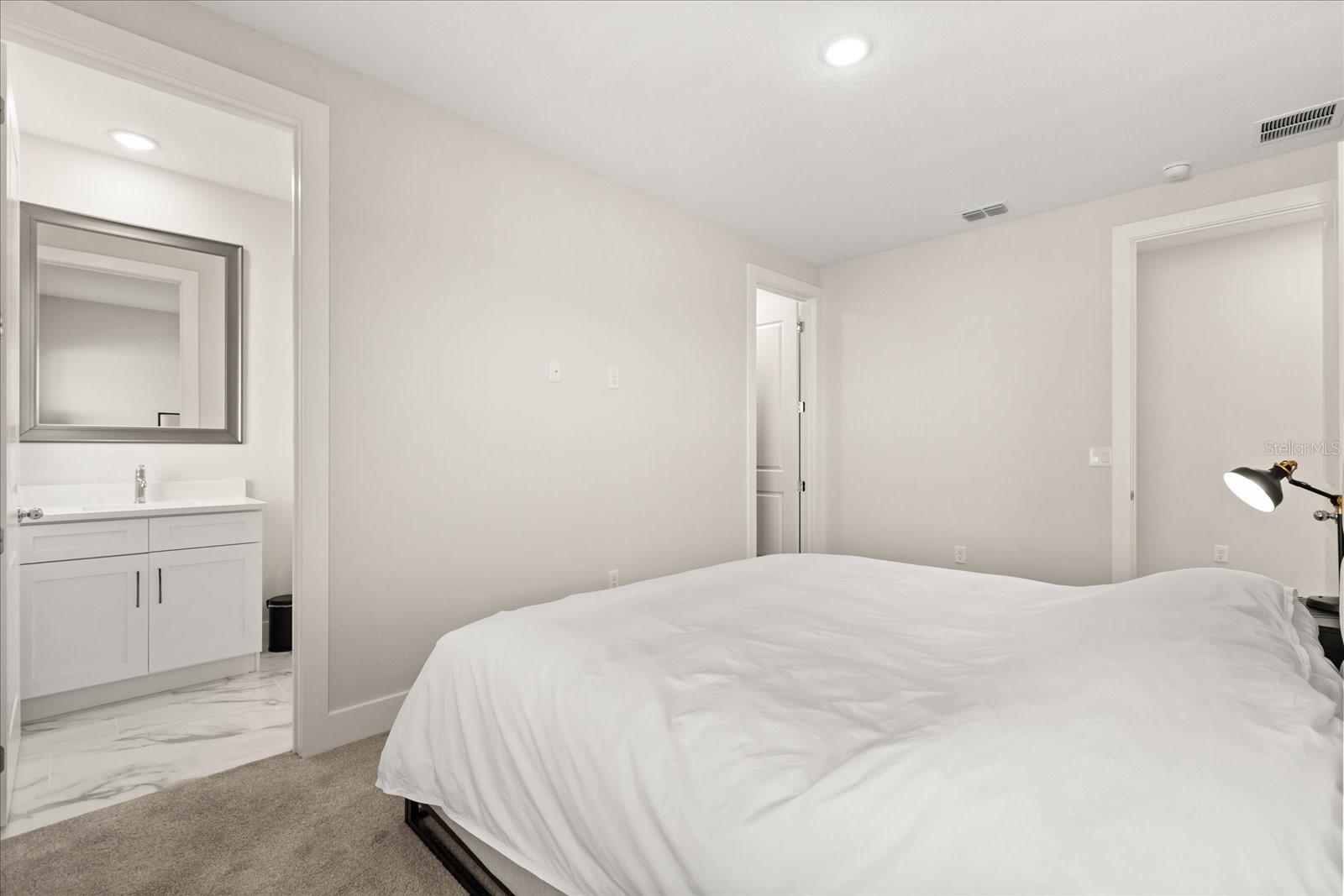 Image 33 of 57 For 16009 Vetta Drive