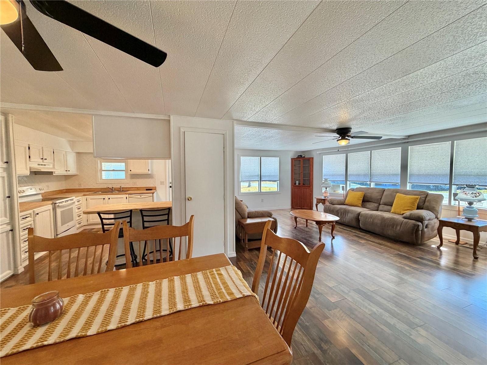 Image 16 of 73 For 103 Tamarisk Way
