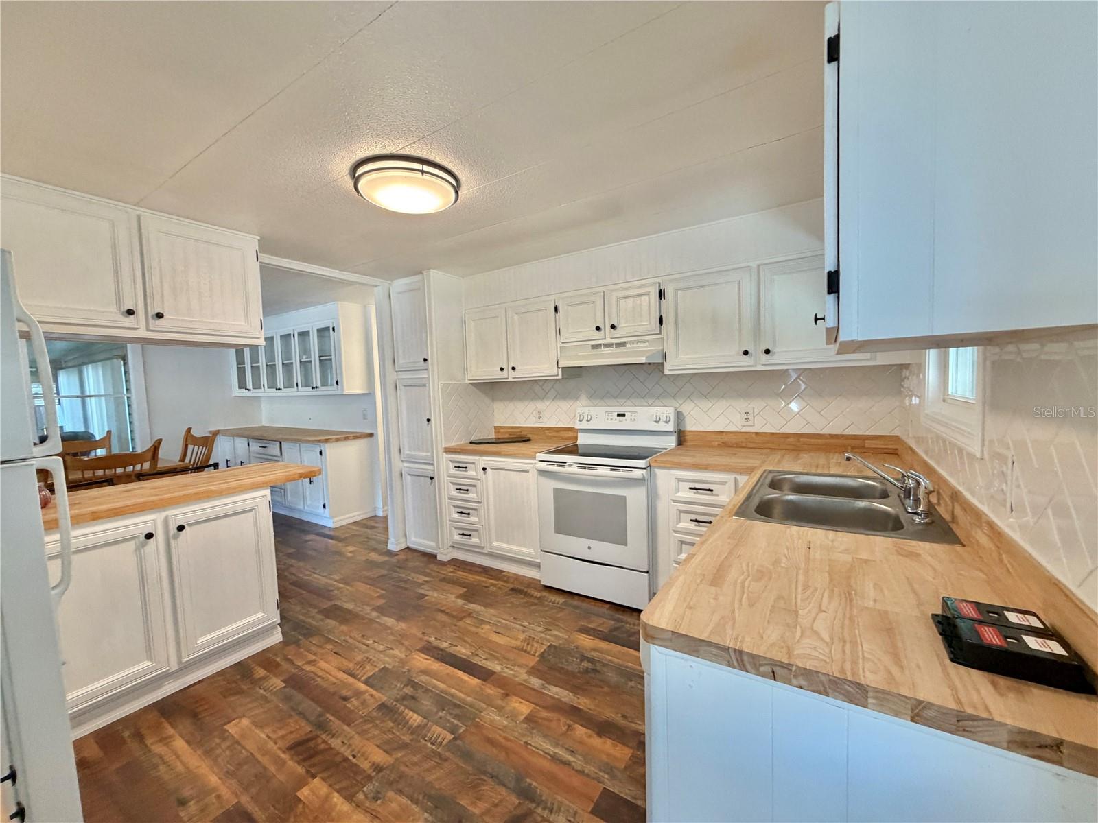 Image 3 of 73 For 103 Tamarisk Way