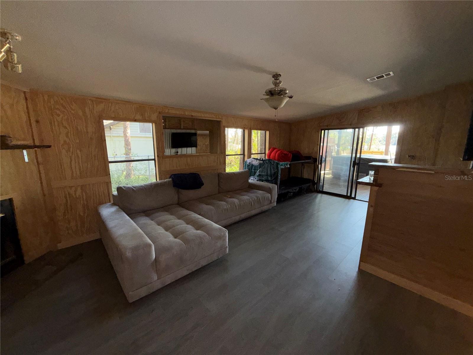 Image 21 of 50 For 27834 Veva Avenue