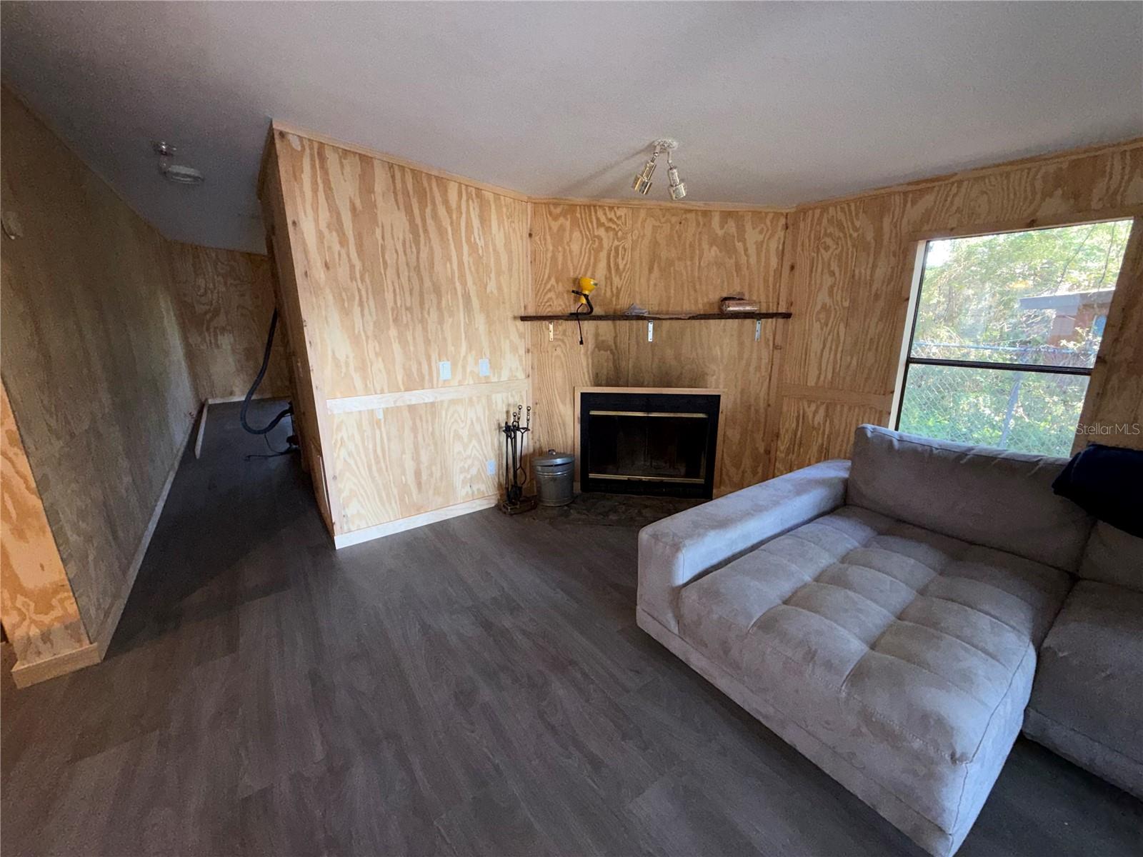 Image 22 of 50 For 27834 Veva Avenue