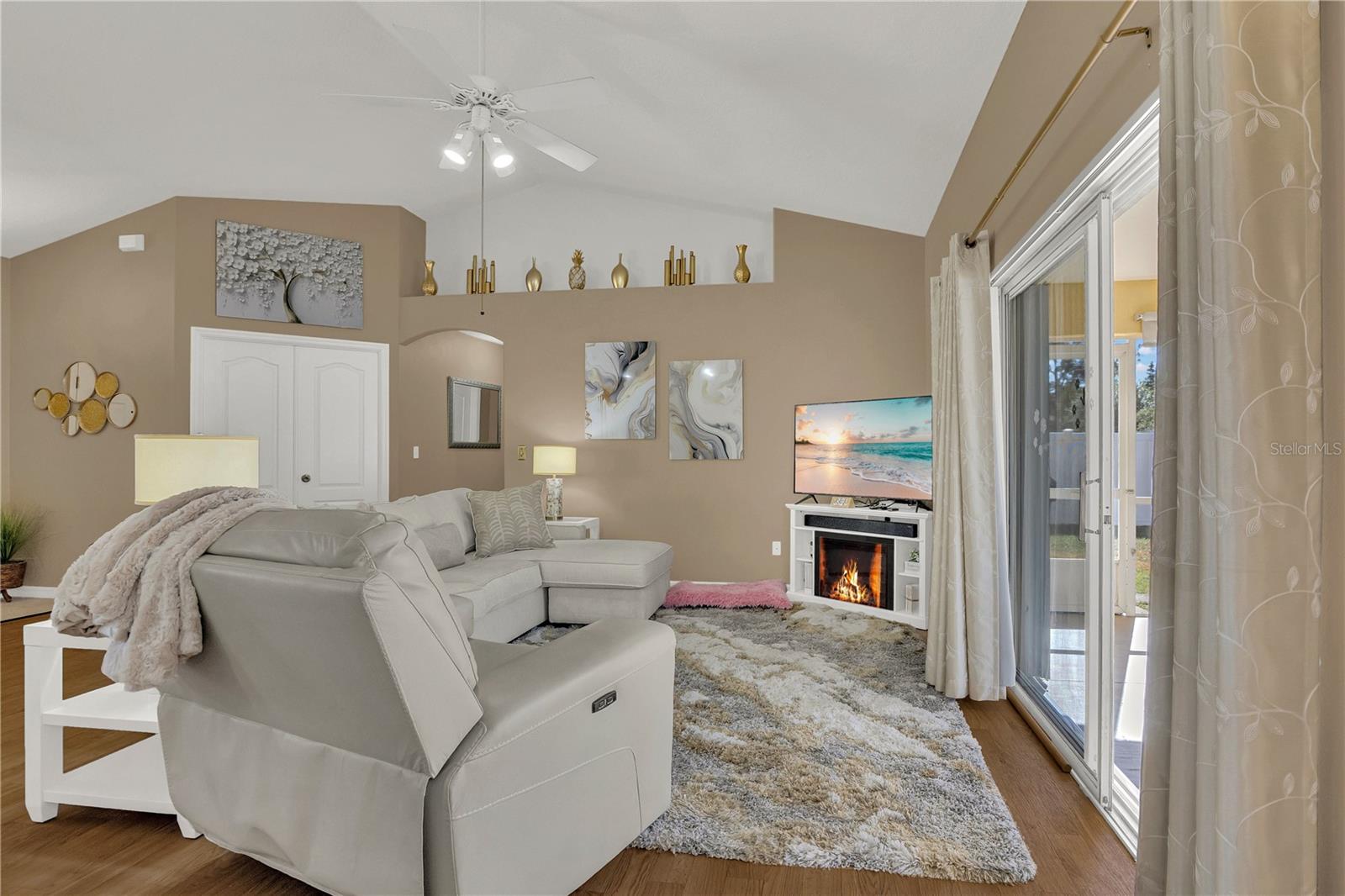 Image 7 of 33 For 10521 Cedar Forest Circle