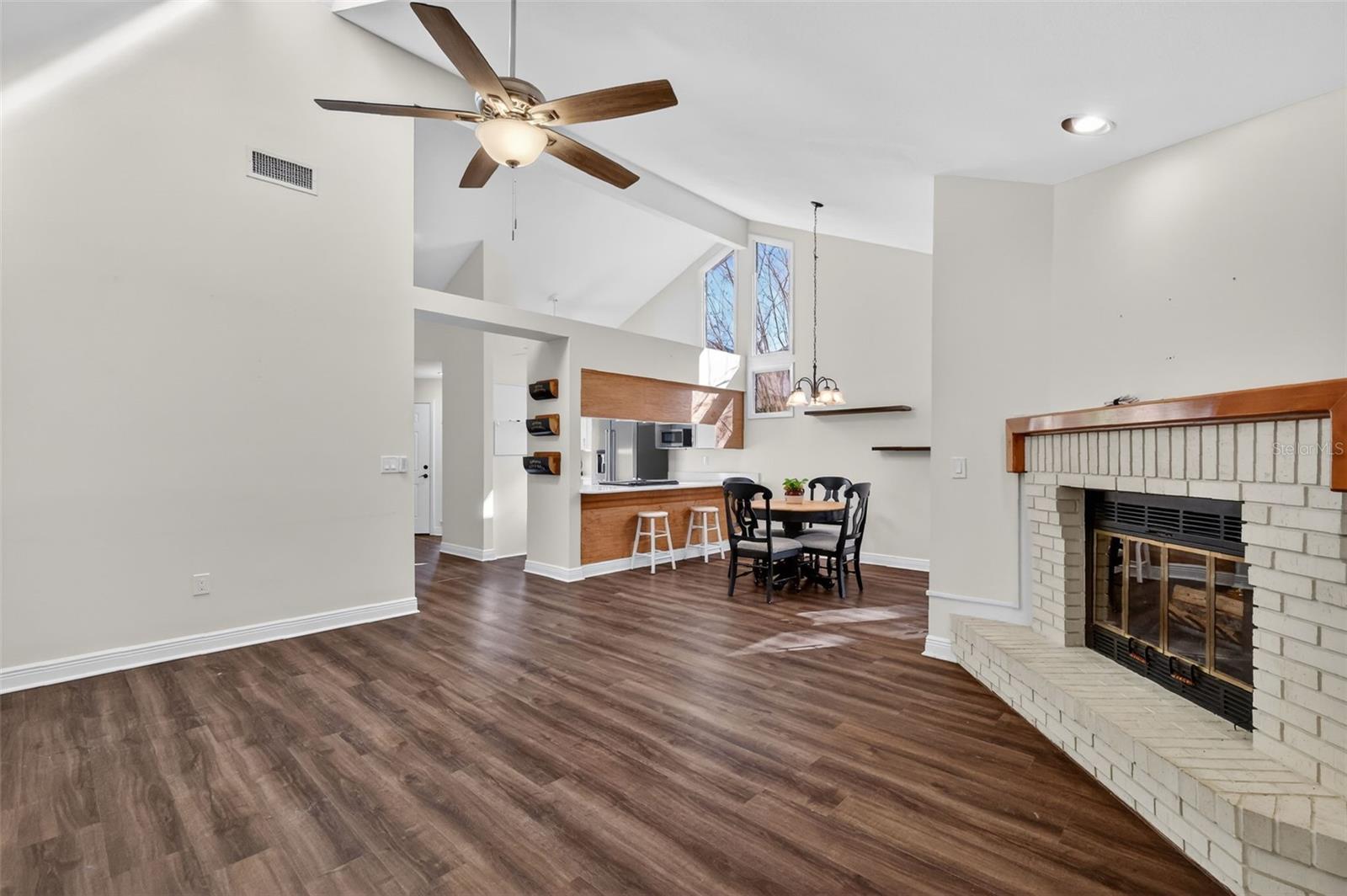 Image 16 of 48 For 301 Clusterwood Drive