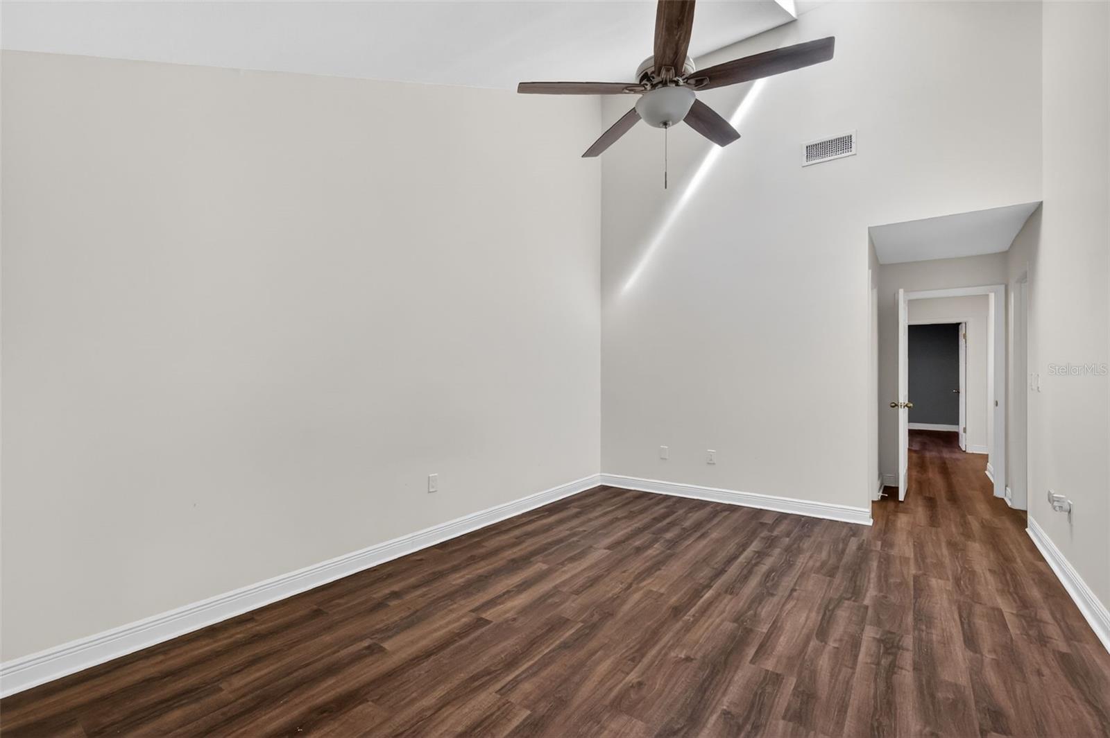 Image 22 of 48 For 301 Clusterwood Drive