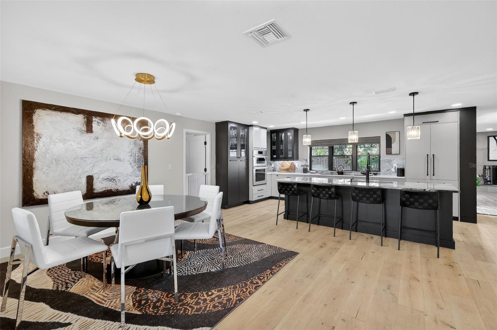 Image 11 of 57 For 241 Bay Road