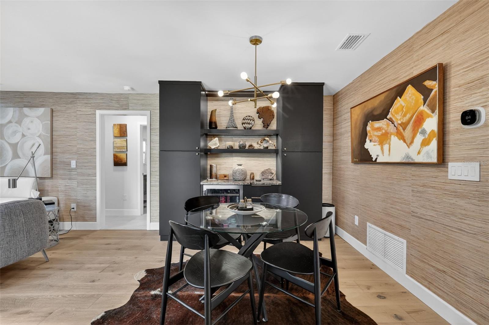 Image 18 of 57 For 241 Bay Road