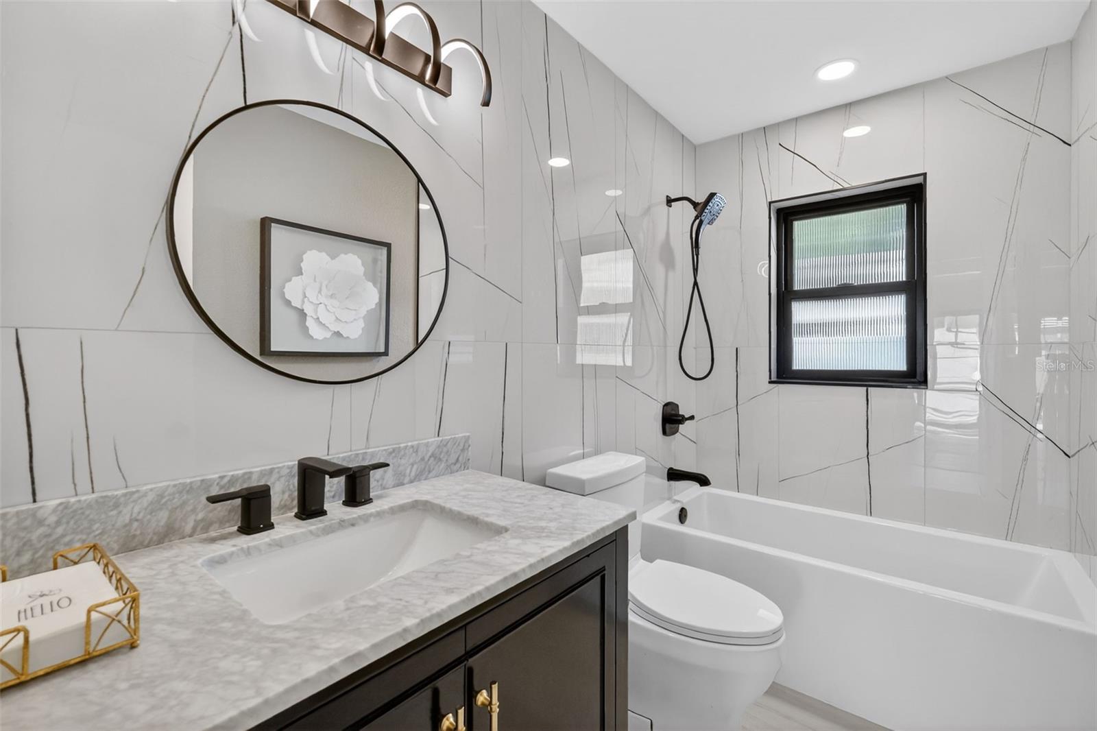 Image 26 of 57 For 241 Bay Road