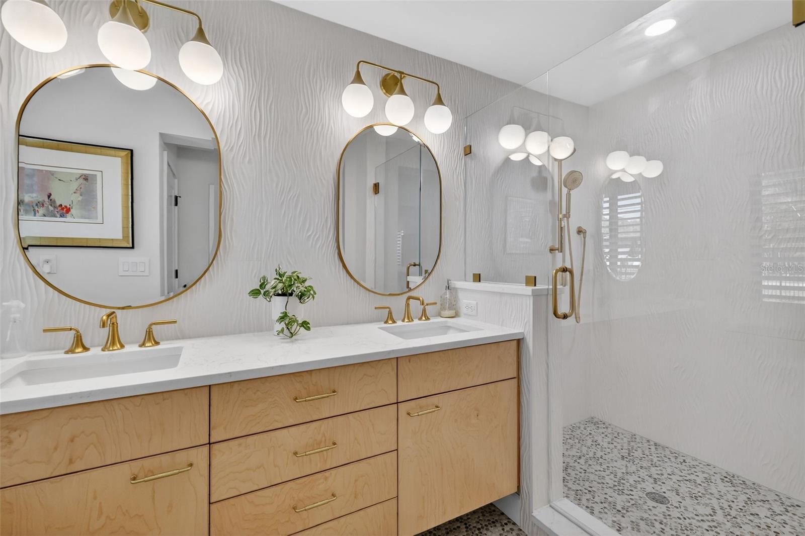 Image 30 of 57 For 241 Bay Road