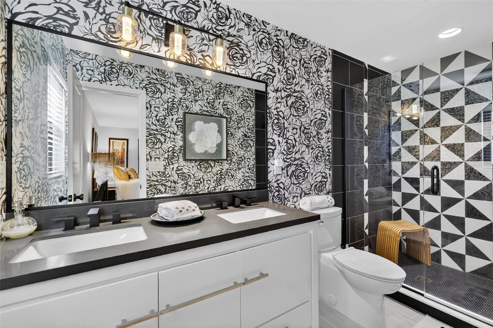 Image 34 of 57 For 241 Bay Road