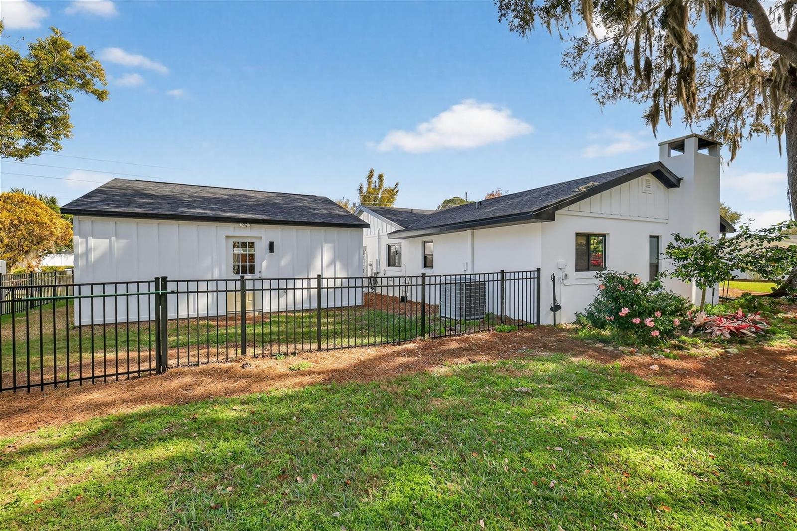 Image 43 of 57 For 241 Bay Road