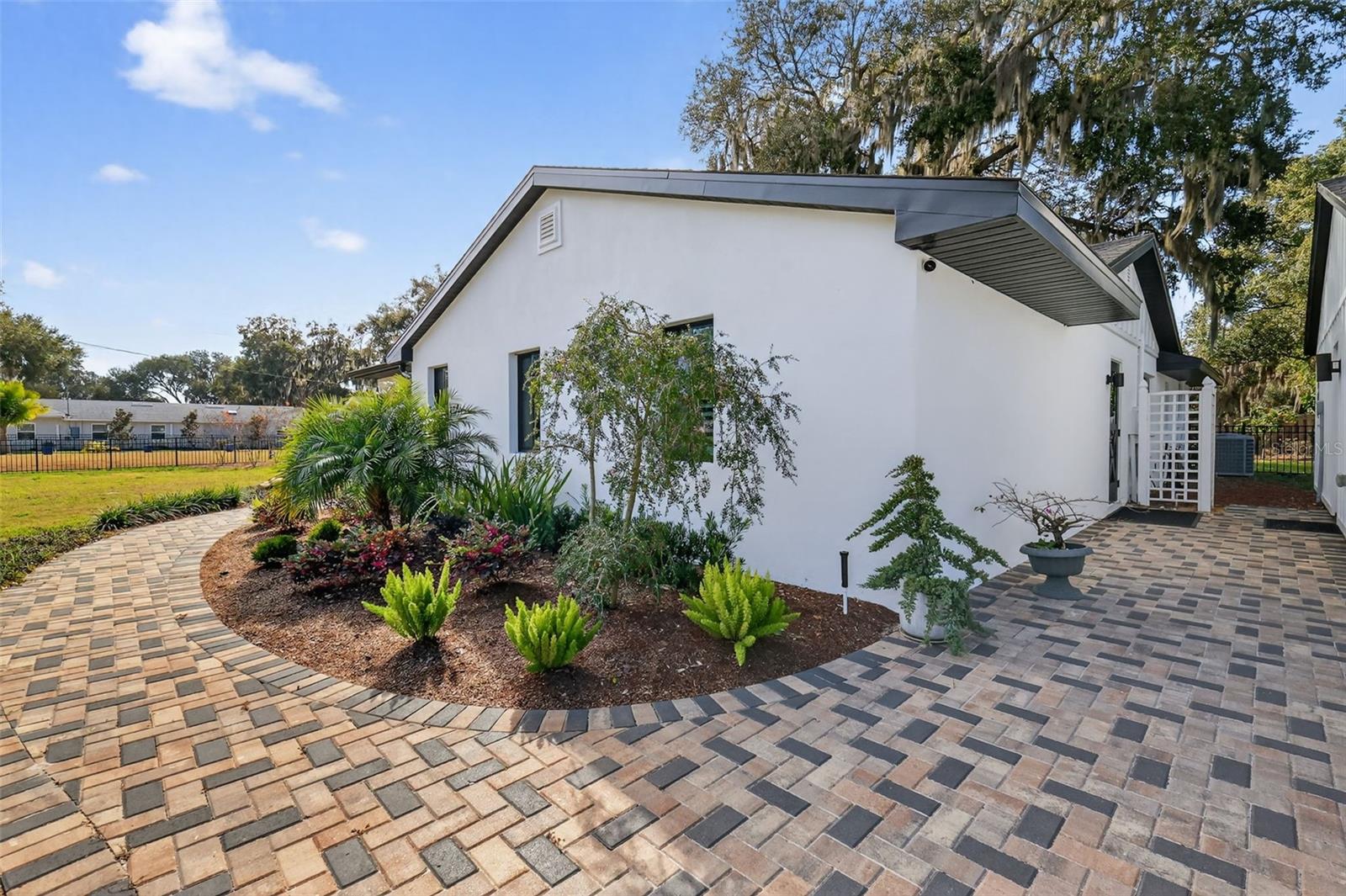 Image 8 of 57 For 241 Bay Road