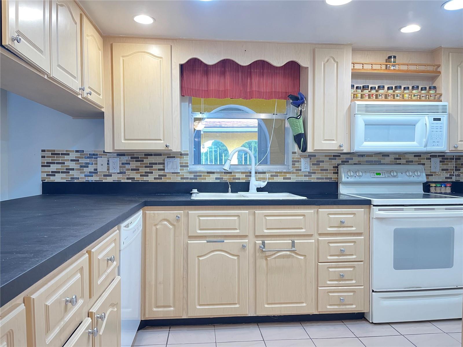 Image 11 of 45 For 1310 43rd Terrace