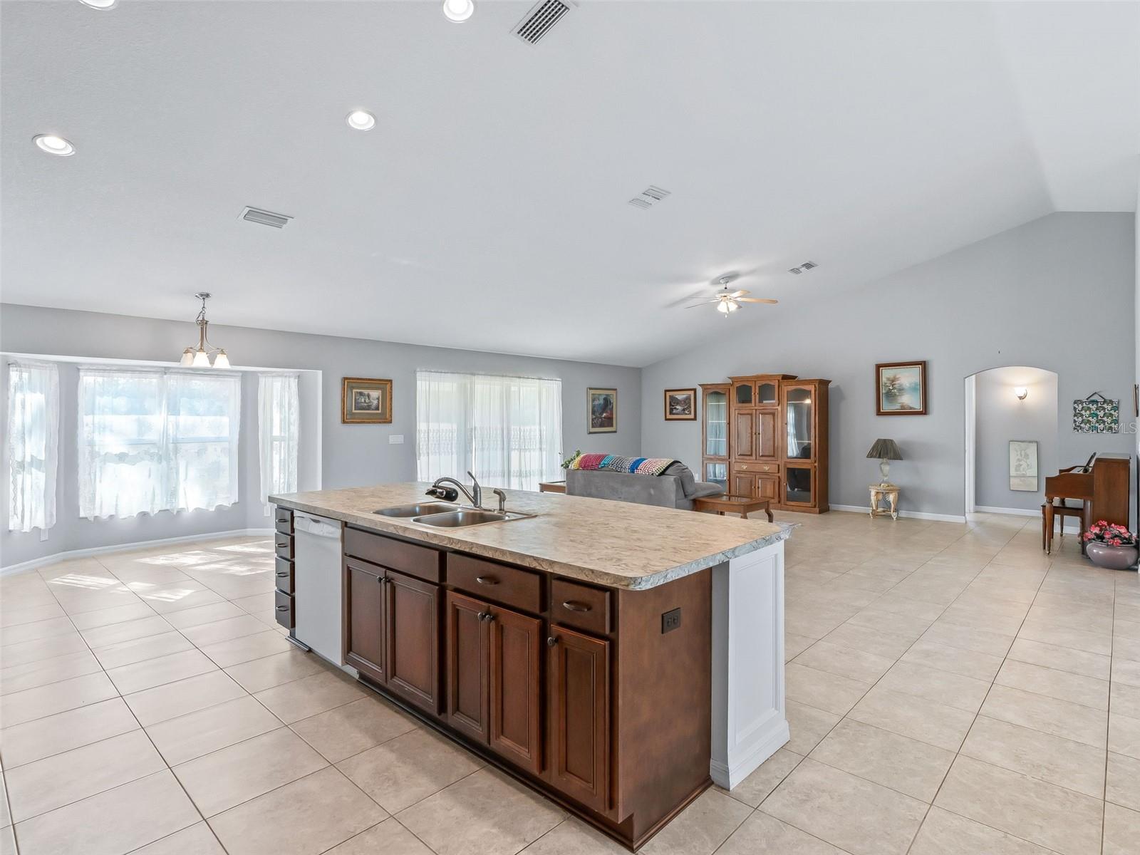 Image 20 of 49 For 1907 85th Loop