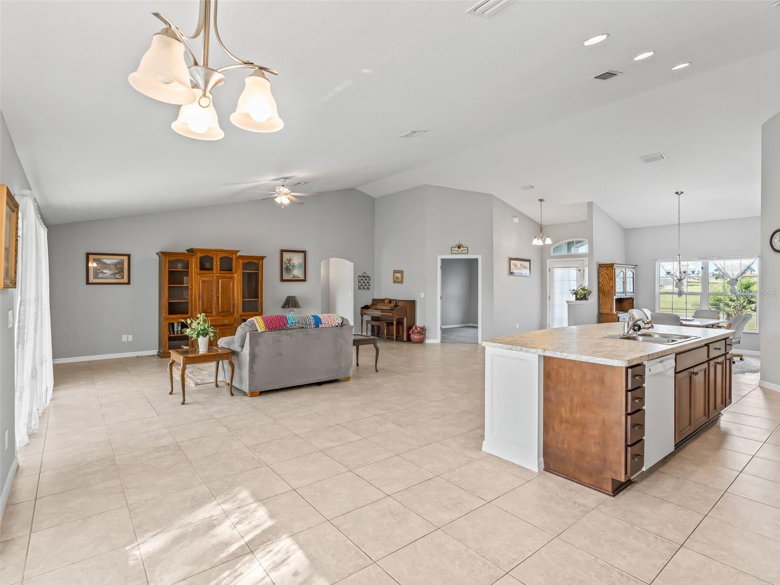 Image 22 of 49 For 1907 85th Loop