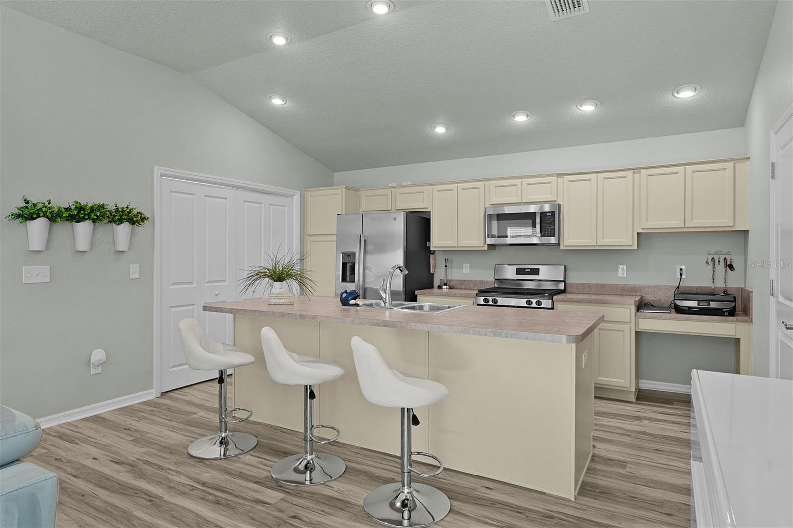 Image 12 of 39 For 6262 Siverson Terrace