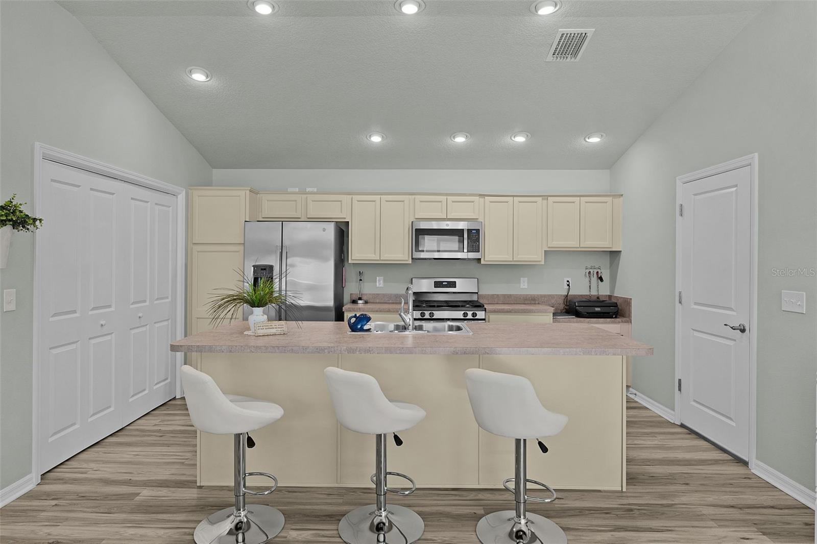 Image 13 of 39 For 6262 Siverson Terrace