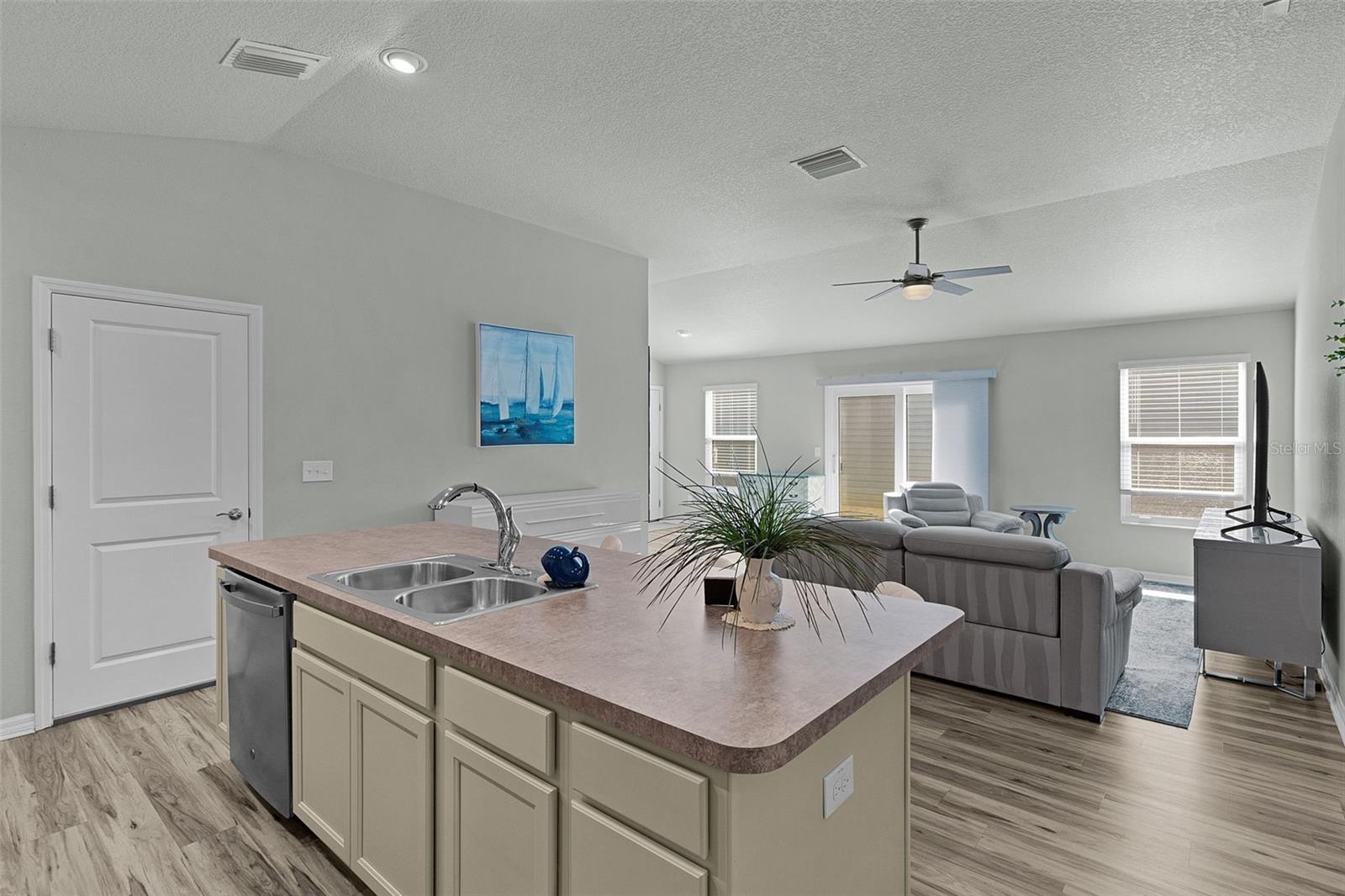 Image 15 of 39 For 6262 Siverson Terrace