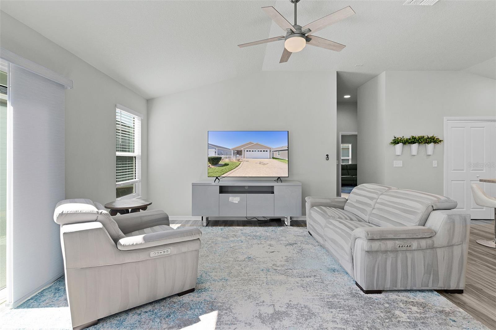 Image 8 of 39 For 6262 Siverson Terrace