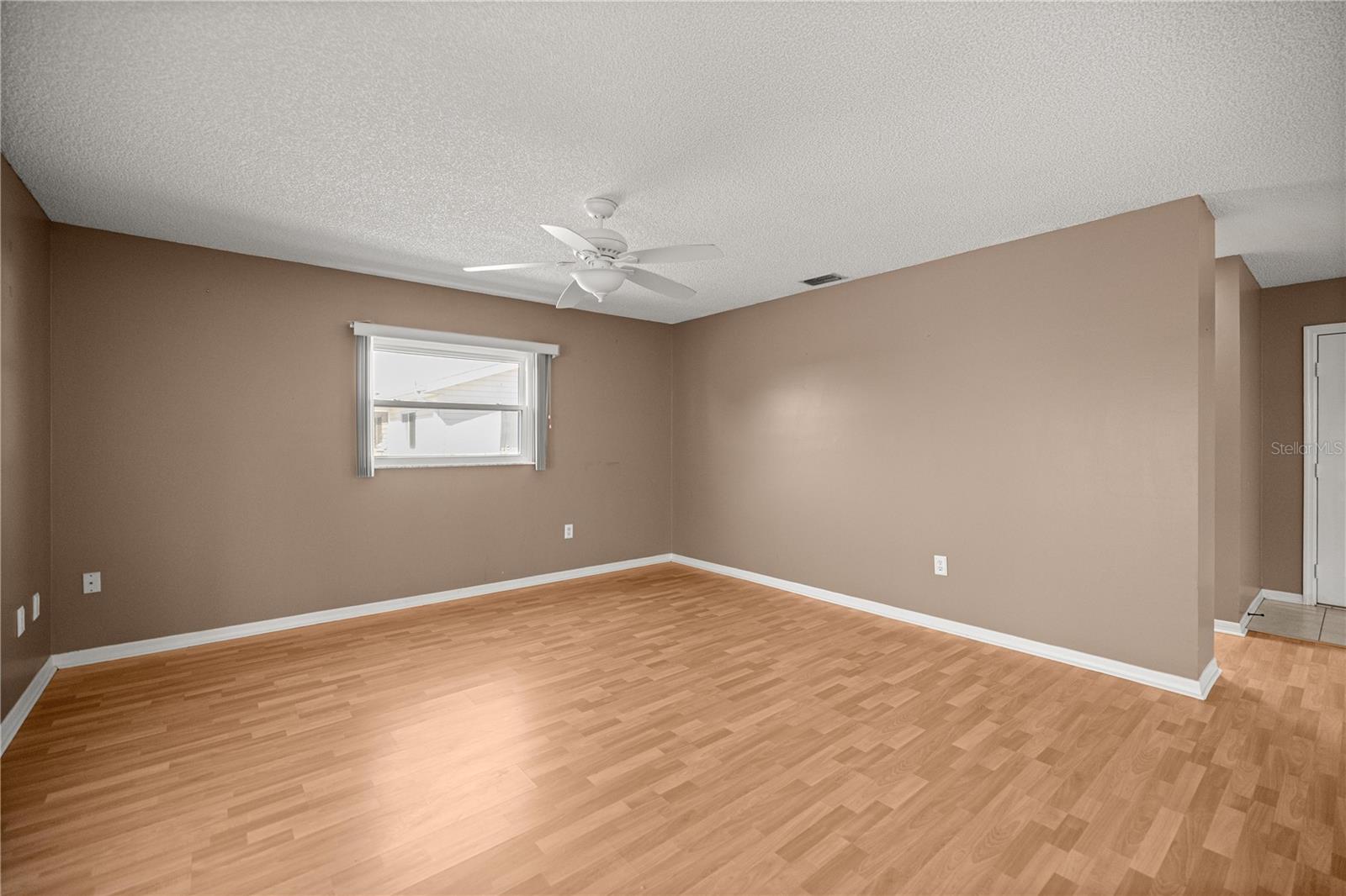 Image 11 of 35 For 17866 108th Court