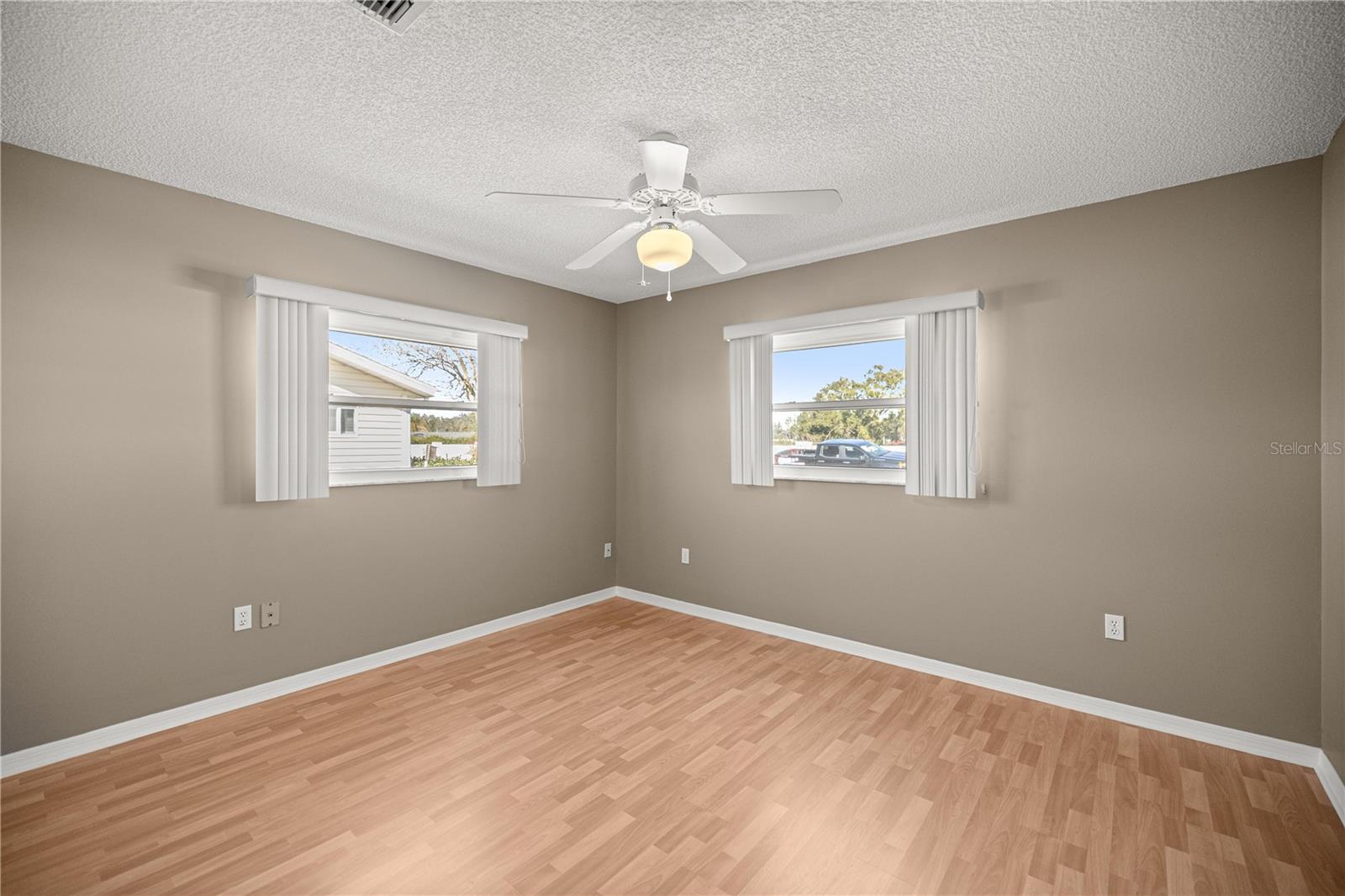 Image 18 of 35 For 17866 108th Court