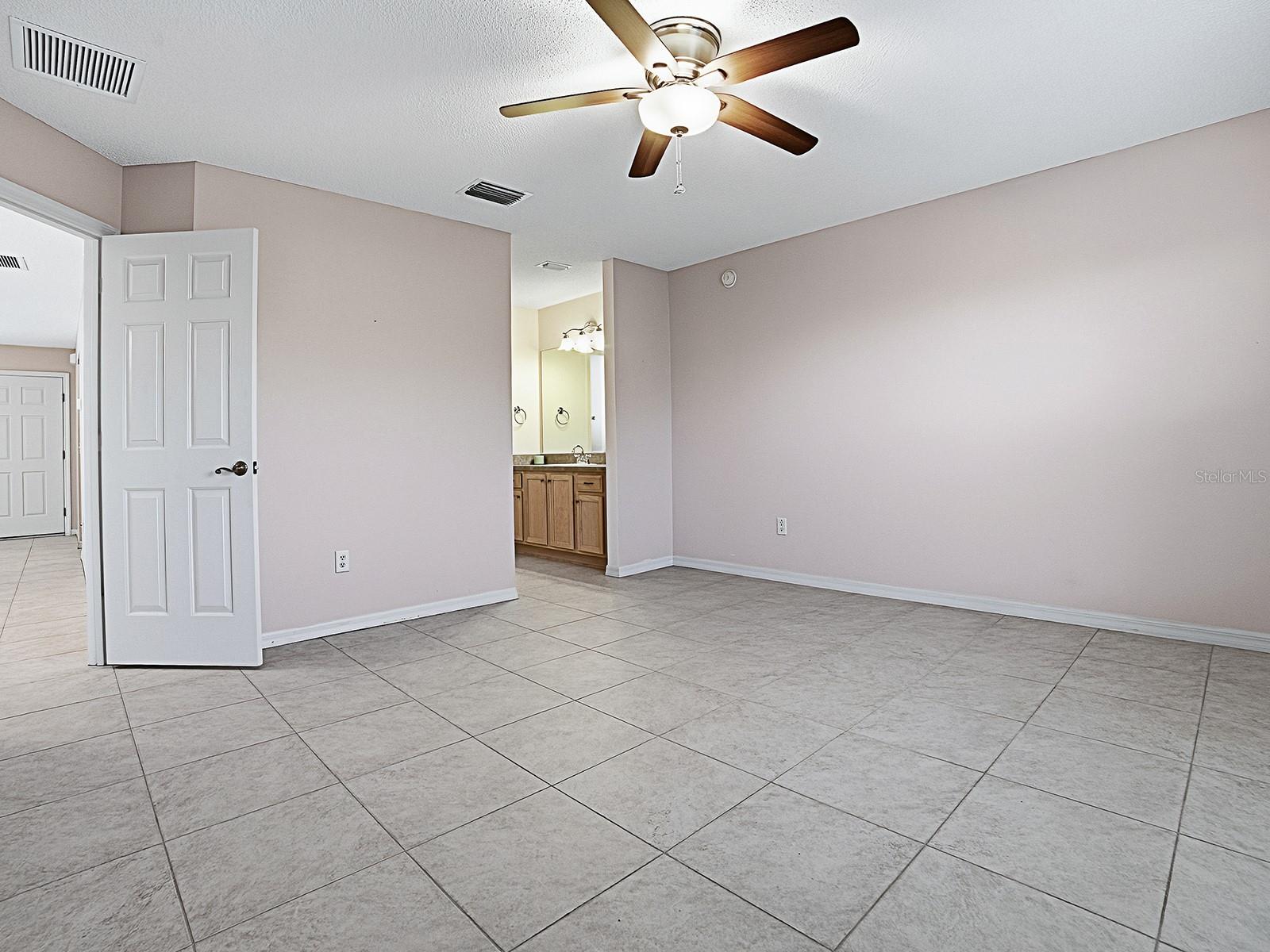 Image 13 of 38 For 17411 74th Netherclift Terrace