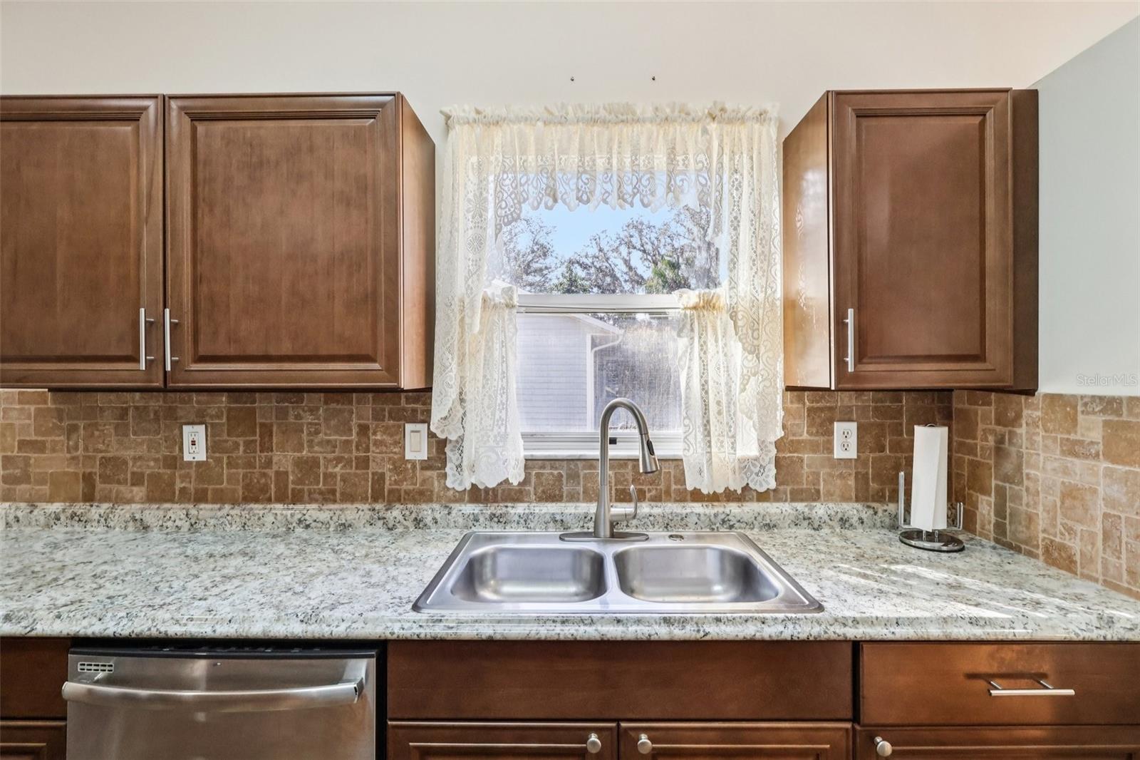 Image 15 of 32 For 318 Skye Court