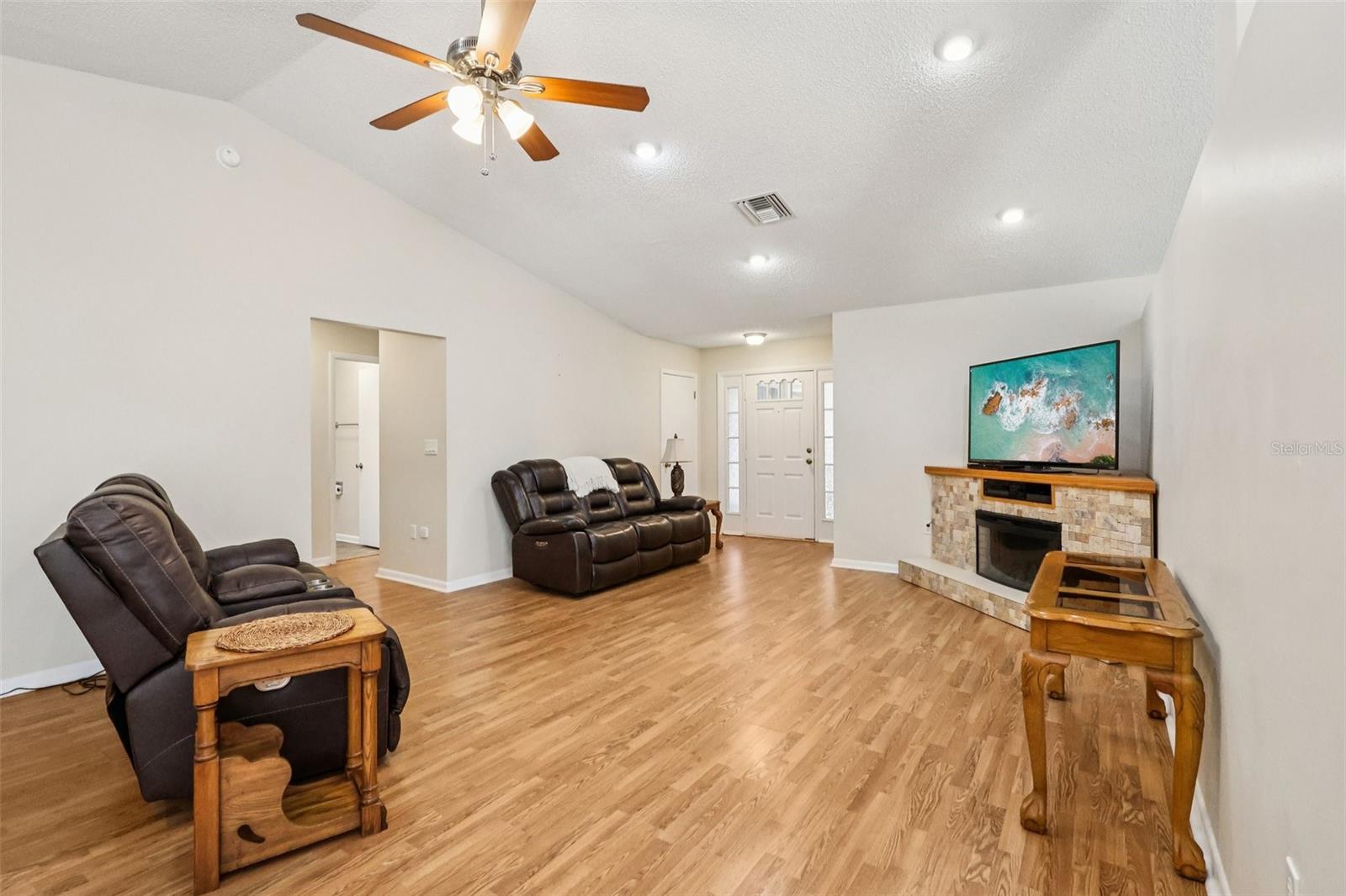 Image 7 of 32 For 318 Skye Court