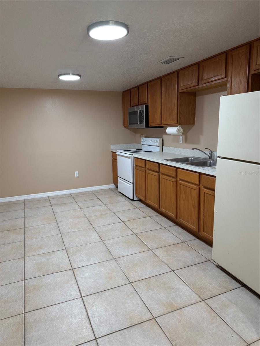 Image 13 of 23 For 1247 Lakeview Drive