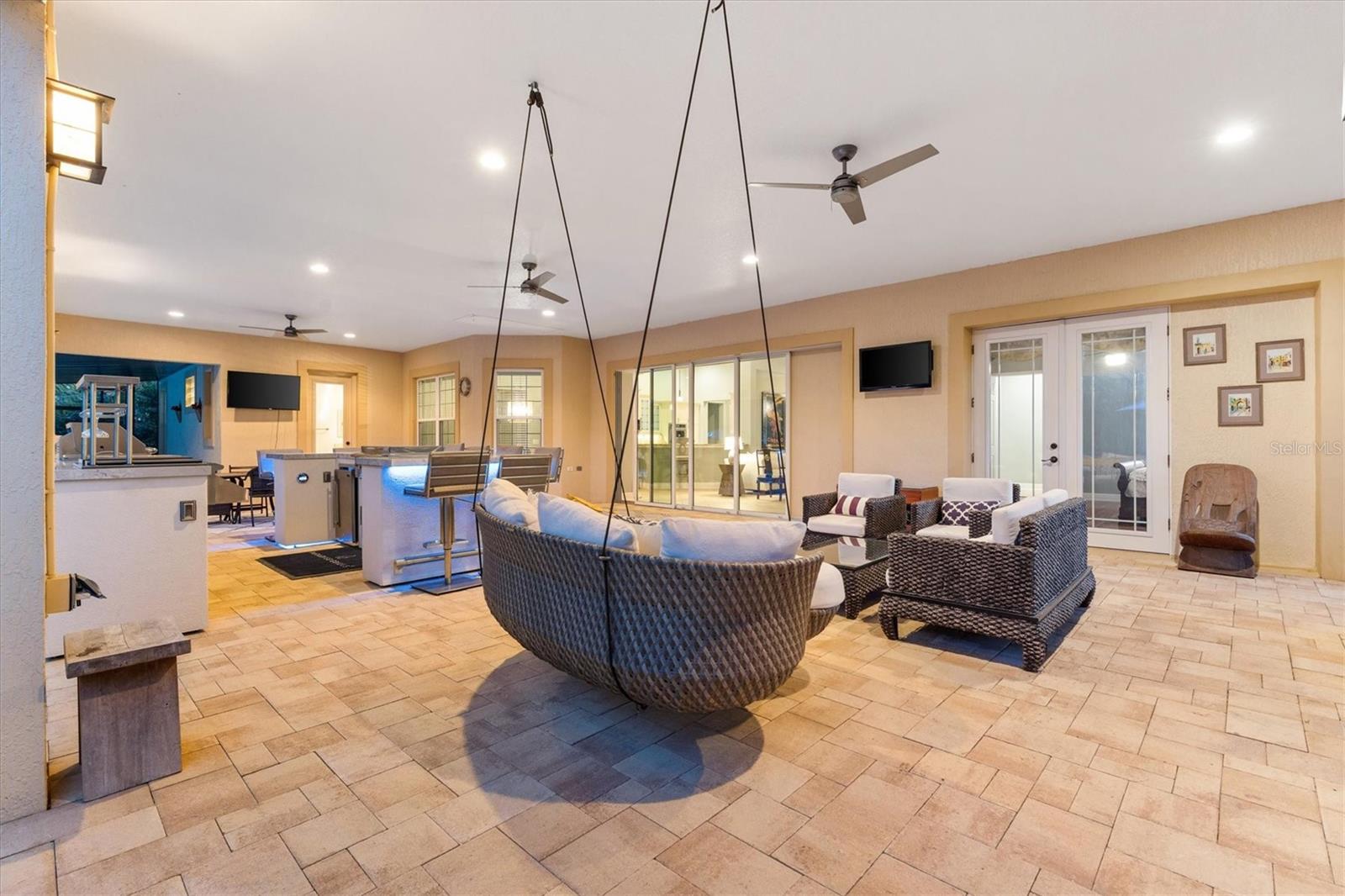 Image 4 of 75 For 849 Oakwood Street