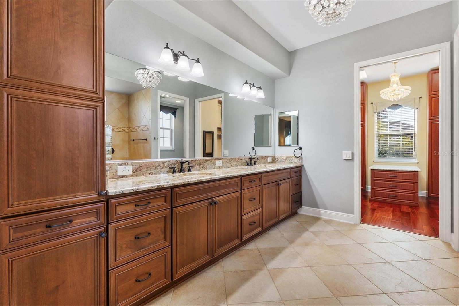 Image 49 of 75 For 849 Oakwood Street