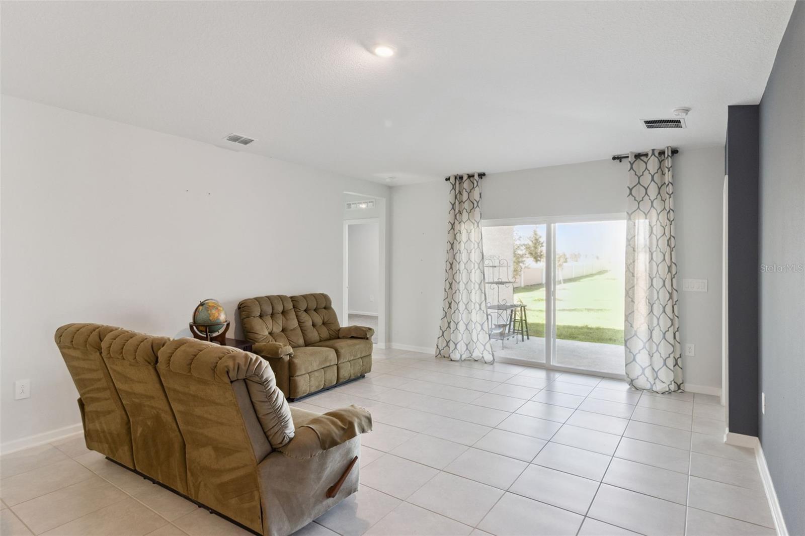 Image 8 of 63 For 101 Kayak Avenue