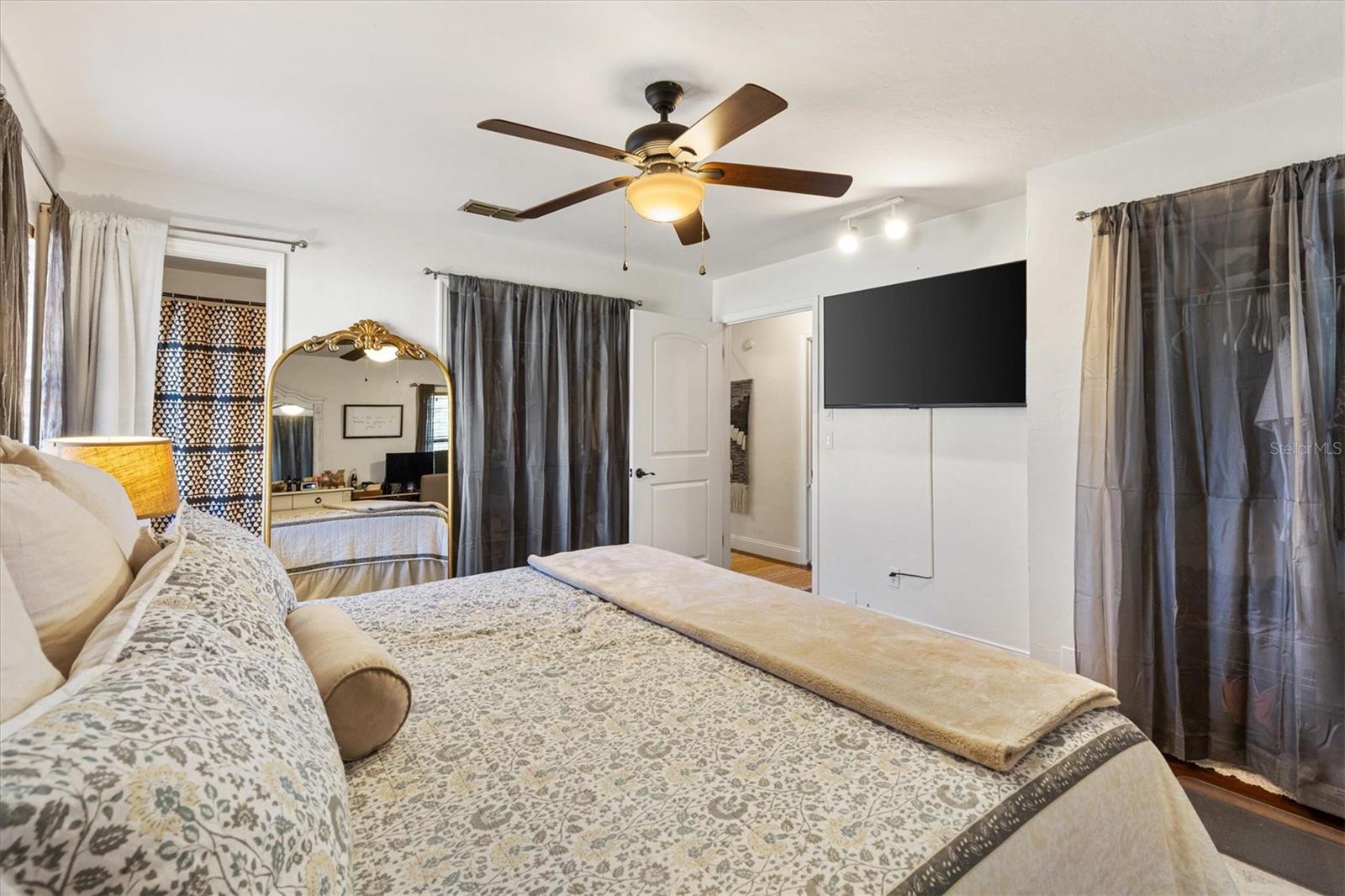 Image 13 of 26 For 11305 75th Court