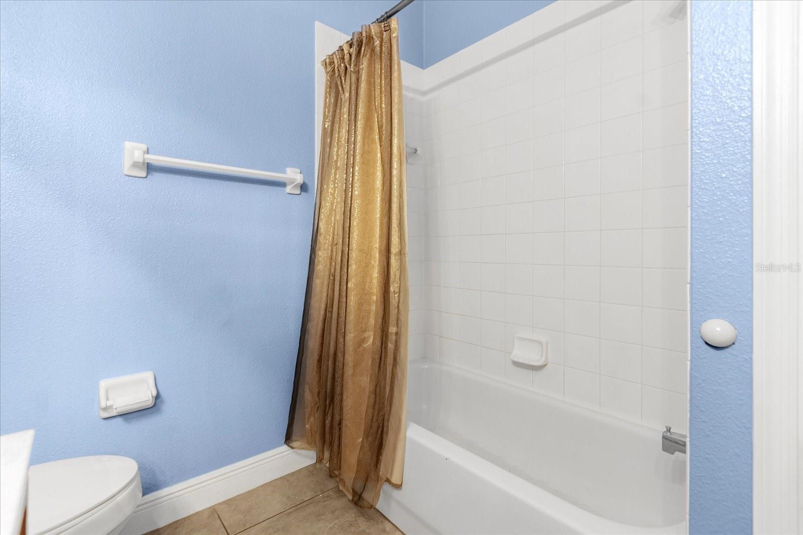 Image 21 of 41 For 100 Hollybrook Court