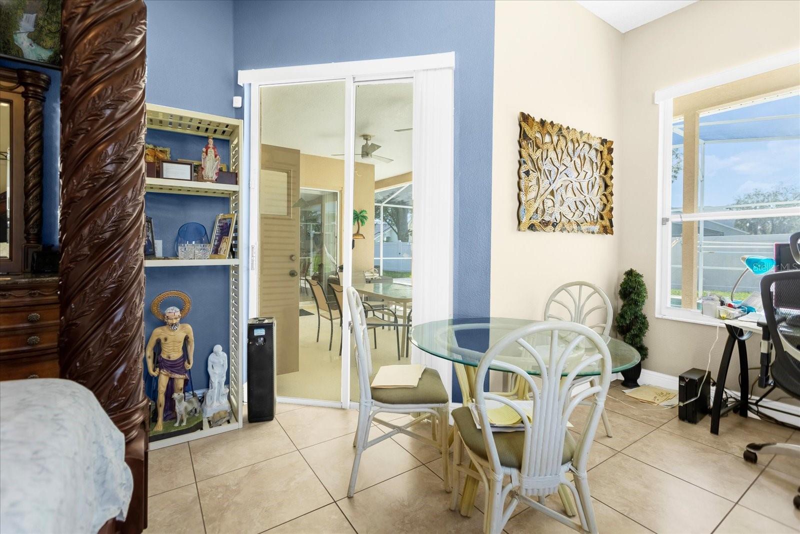 Image 28 of 41 For 100 Hollybrook Court