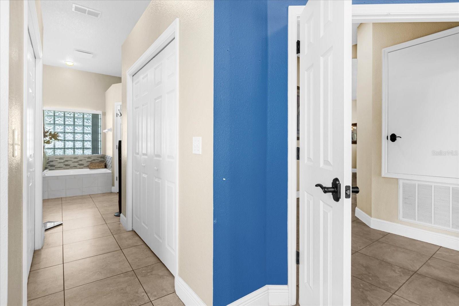 Image 30 of 41 For 100 Hollybrook Court