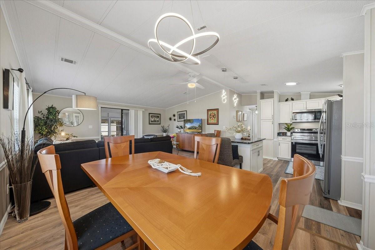 Image 17 of 62 For 1003 Matthew Avenue