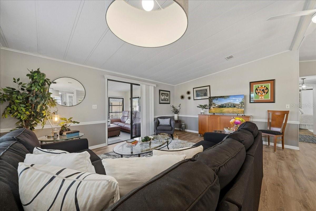 Image 21 of 62 For 1003 Matthew Avenue