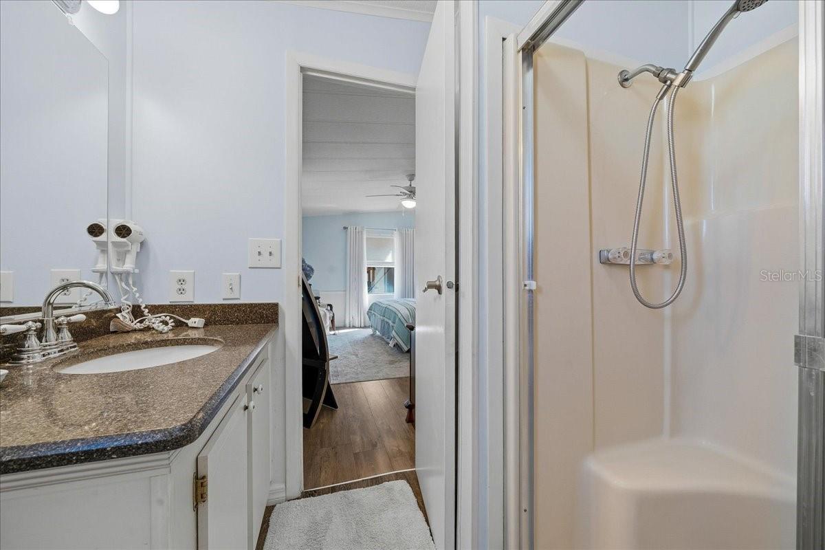 Image 34 of 62 For 1003 Matthew Avenue