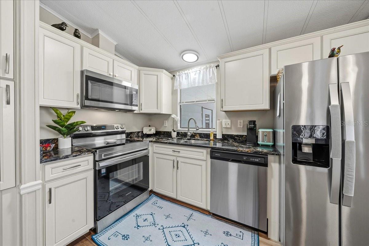 Image 8 of 62 For 1003 Matthew Avenue