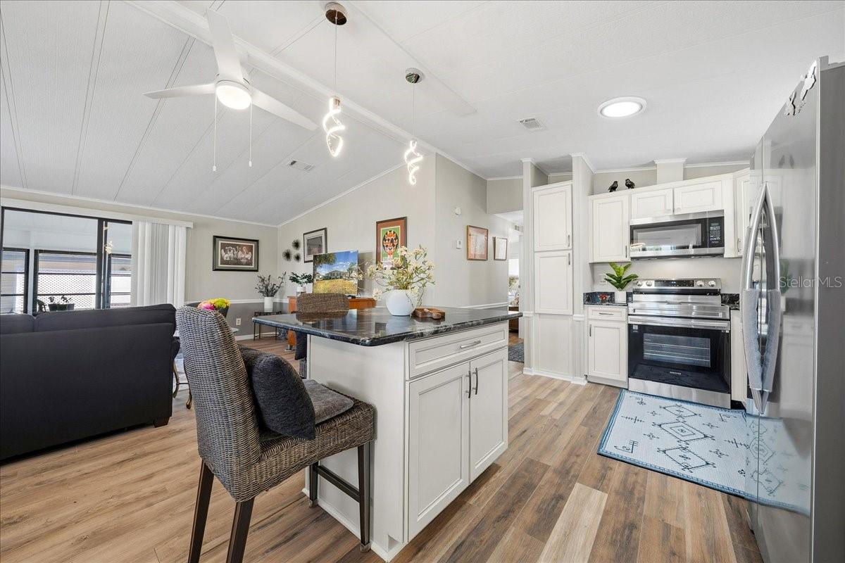 Image 9 of 62 For 1003 Matthew Avenue