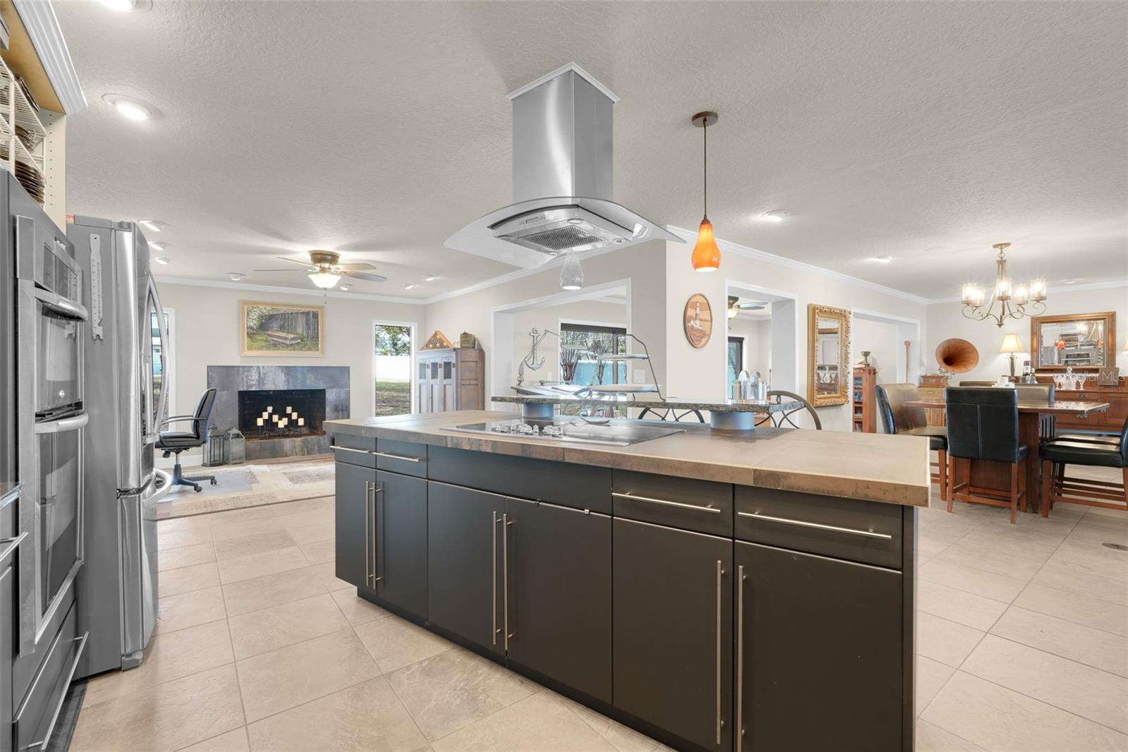 Listing photo id 17 for 3111 Lakeshore Drive