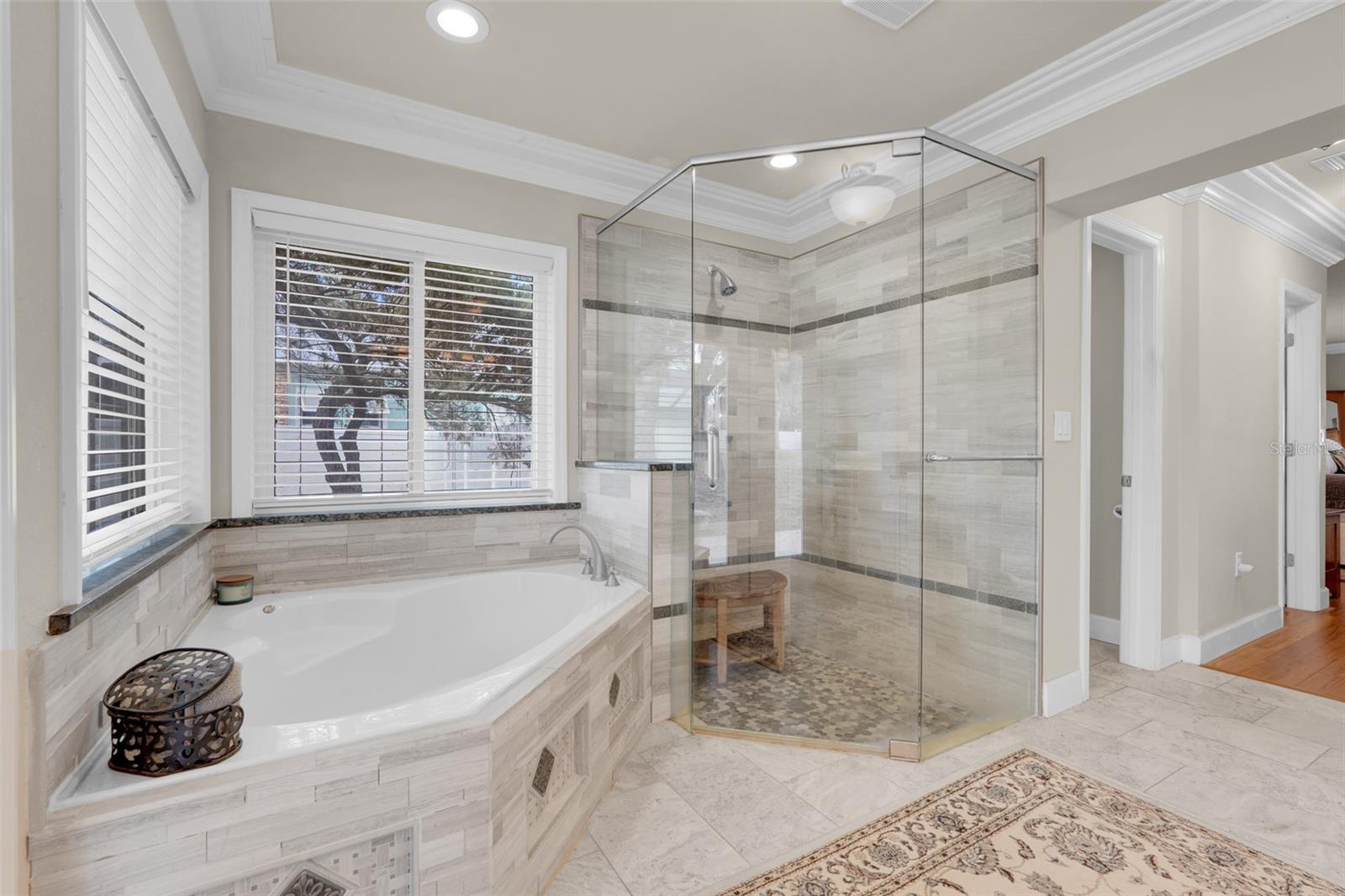 Listing photo id 22 for 3111 Lakeshore Drive