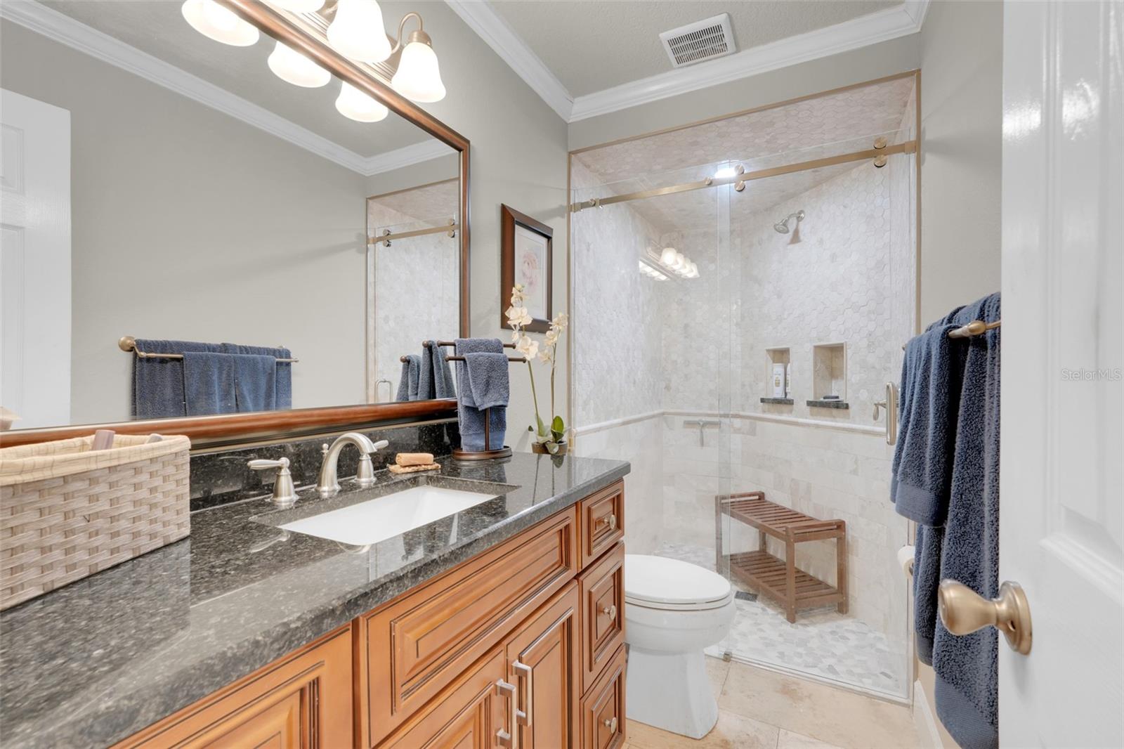 Listing photo id 25 for 3111 Lakeshore Drive