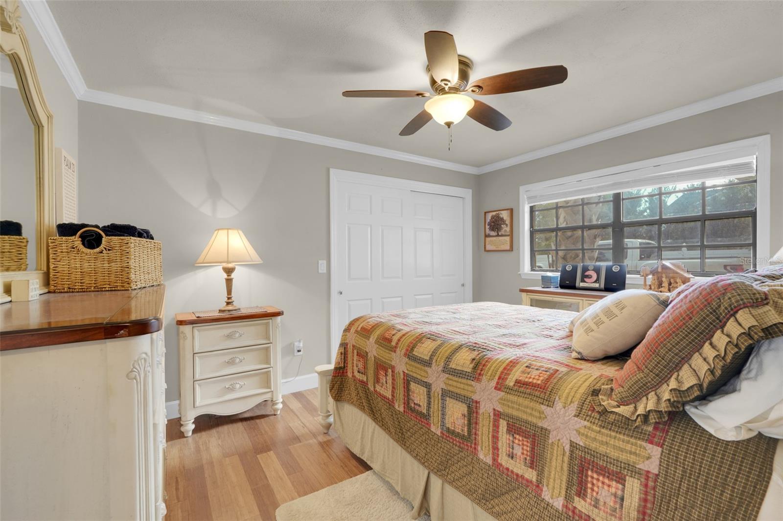 Listing photo id 26 for 3111 Lakeshore Drive