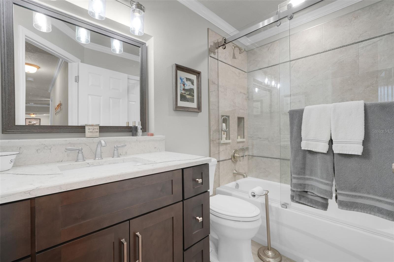 Listing photo id 27 for 3111 Lakeshore Drive