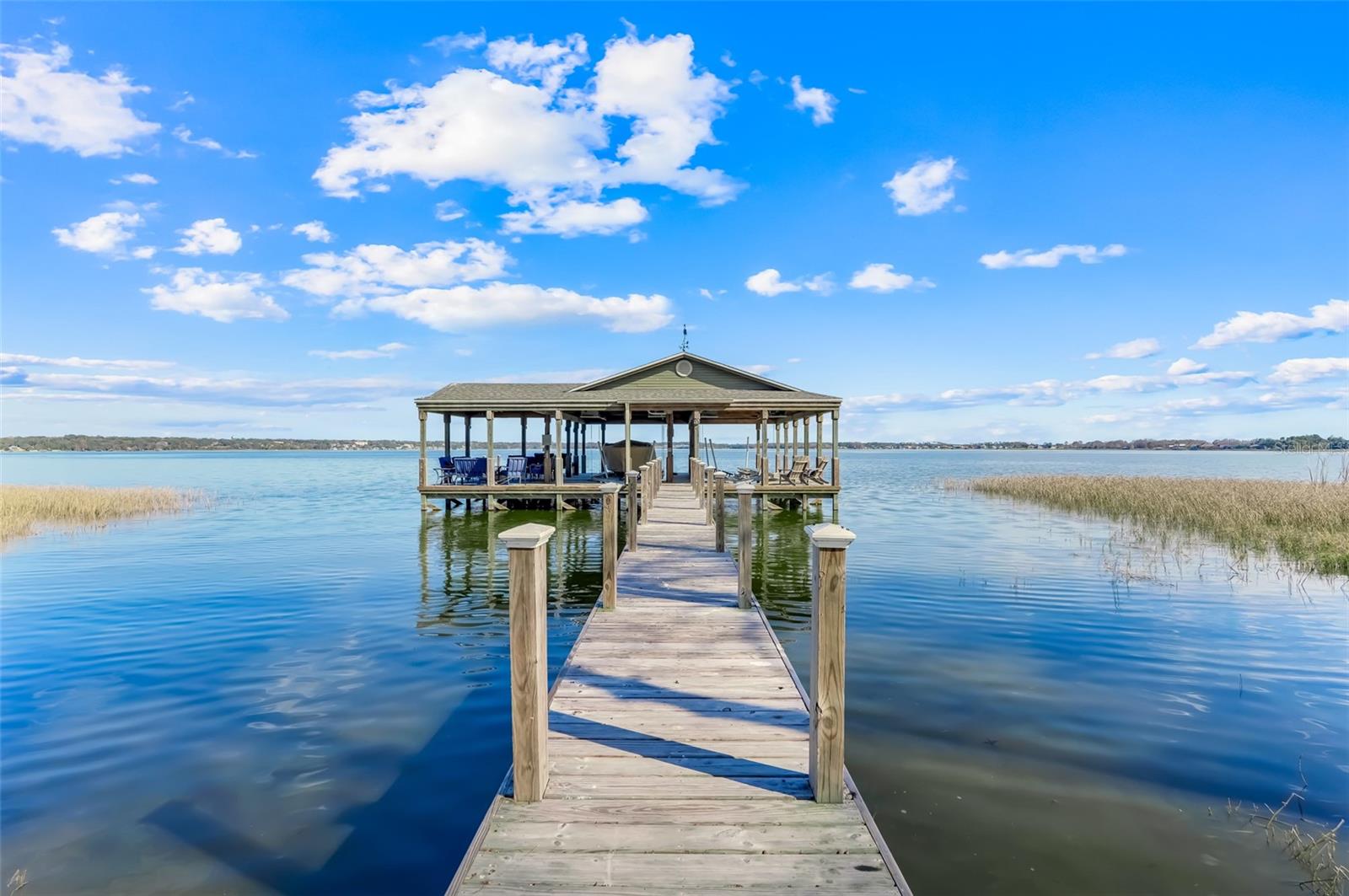 Listing photo id 33 for 3111 Lakeshore Drive