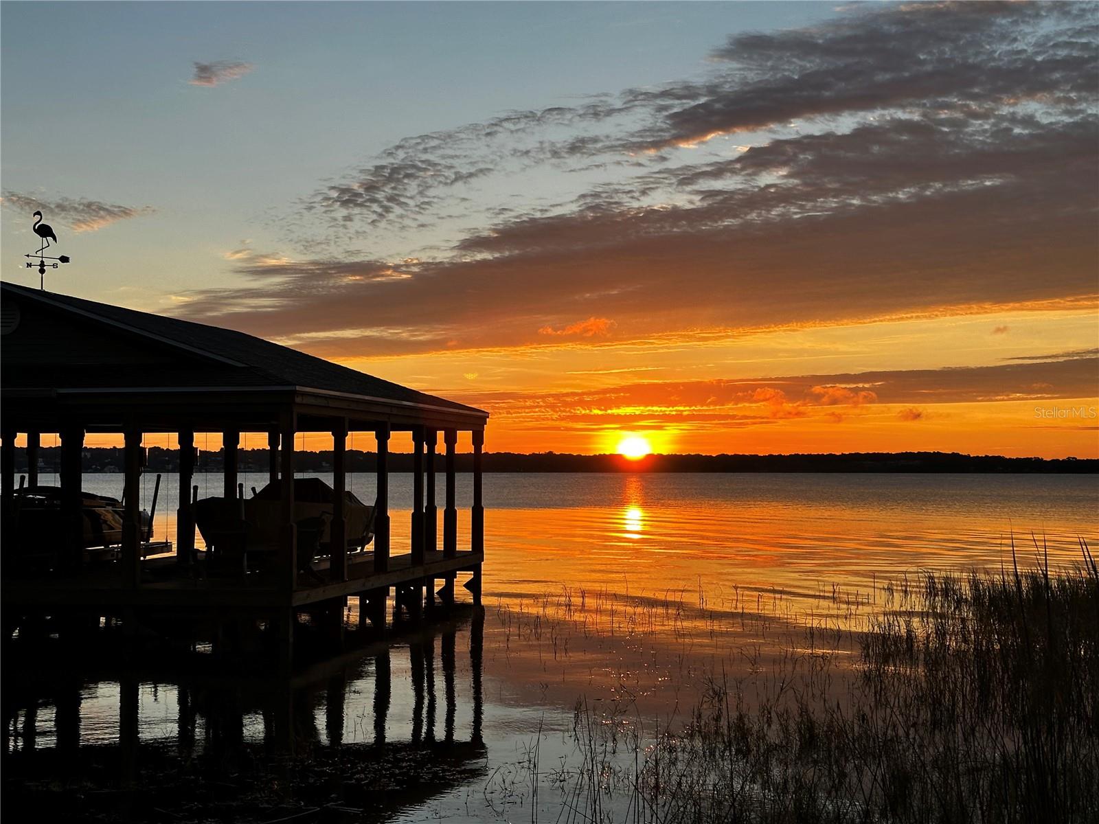 Listing photo id 40 for 3111 Lakeshore Drive