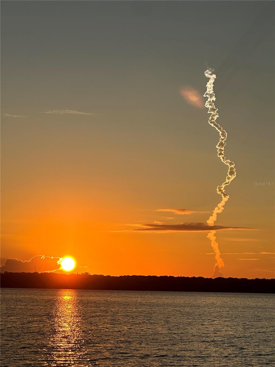 Listing photo id 41 for 3111 Lakeshore Drive