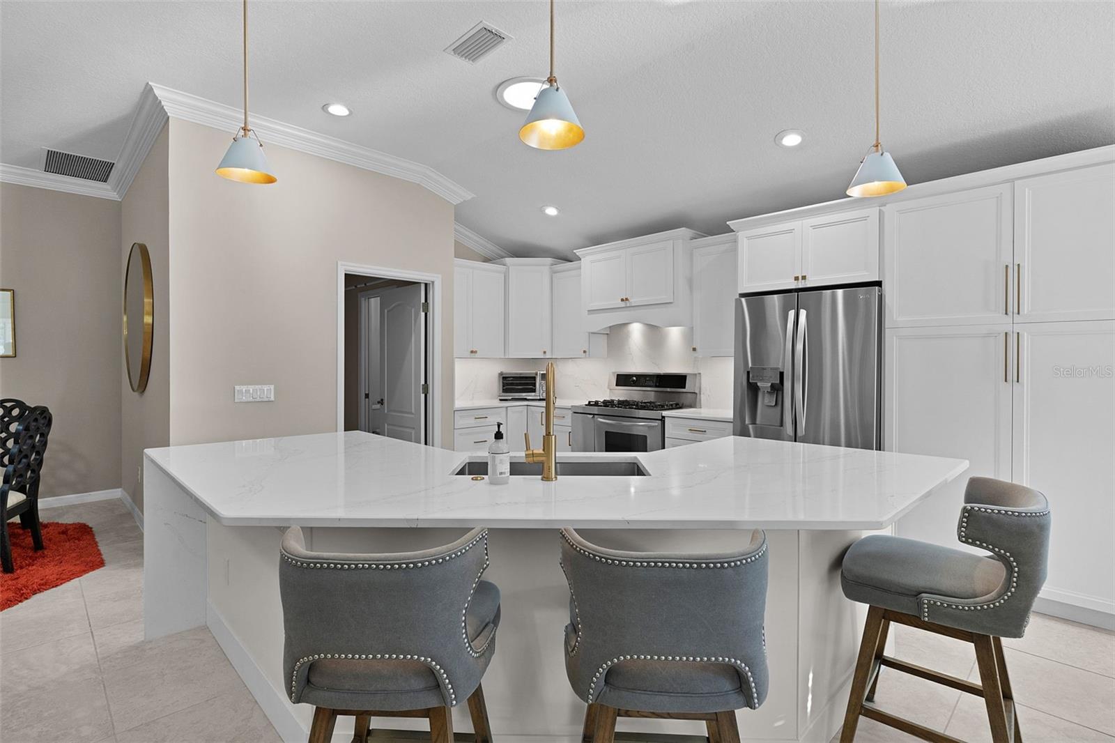 Image 13 of 64 For 737 Dowding Way